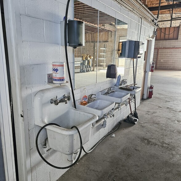 More Photos Of 350 Center St, Grayslake Warehouse For Sale