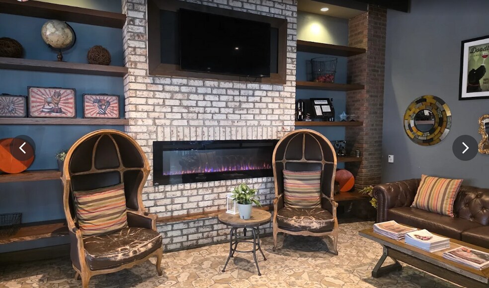 More Photos Of 100 Central Ave, Saint Petersburg General Retail For Lease