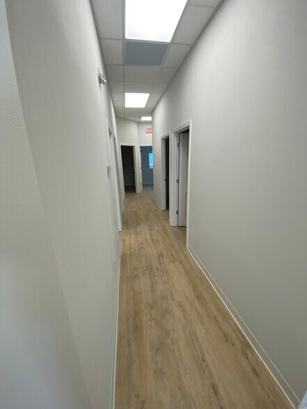 More Photos Of 665-677 S Kings Ave, Brandon Medical For Lease