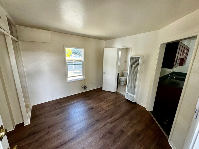 More Photos Of 740-744 Alcatraz Ave, Oakland Apartments For Sale