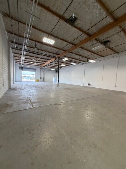 More Photos Of 5325 S Valley View Blvd, Las Vegas Warehouse For Lease