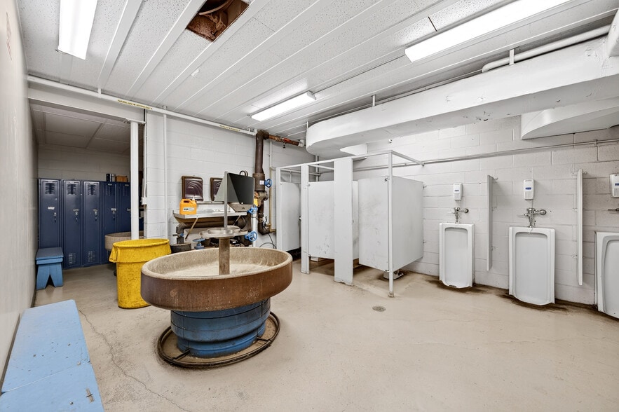 More Photos Of 7 Hackett Dr, Tonawanda Industrial For Sale