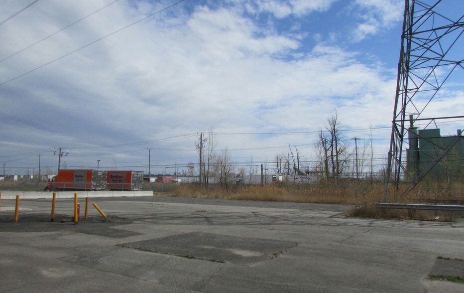 More Photos Of 1375 Rue Newton, Boucherville Warehouse For Lease