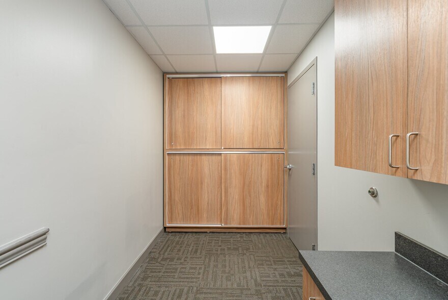 More Photos Of 1001 Merylinger Ct, Franklin Medical For Lease