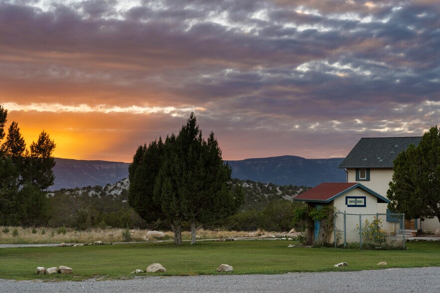 More Photos Of 11550 Pigeon Hollow Rd, Spring City Hotel For Sale