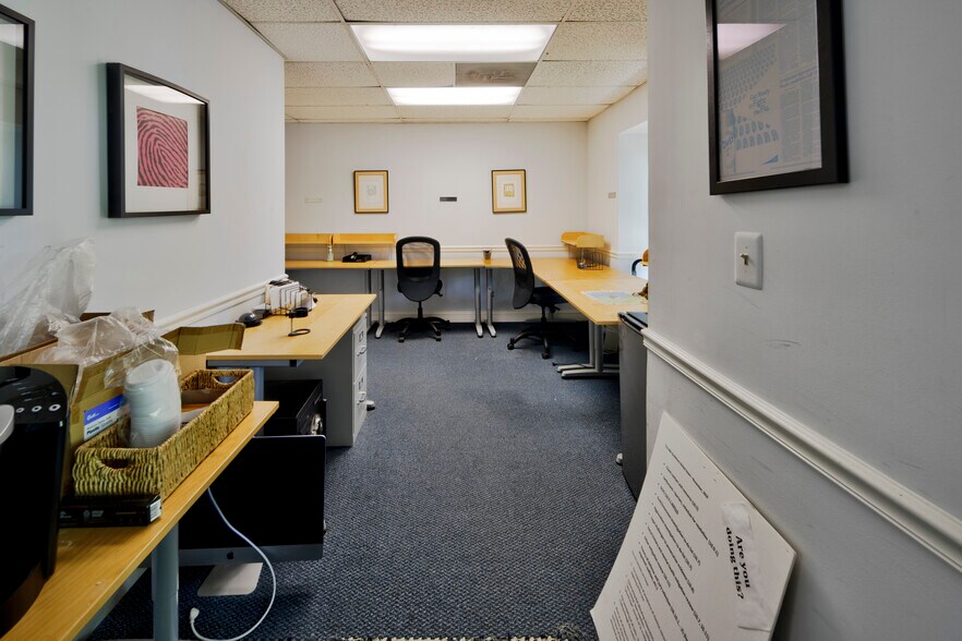 More Photos Of 10621-10623 Jones St, Fairfax Office For Sale