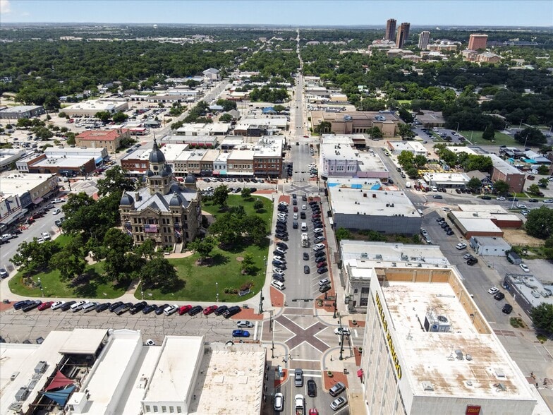 More Photos Of 221-223 N Locust St, Denton Office For Sale