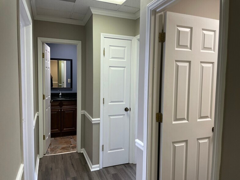 More Photos Of 770 Old Roswell Rd, Roswell Office For Lease