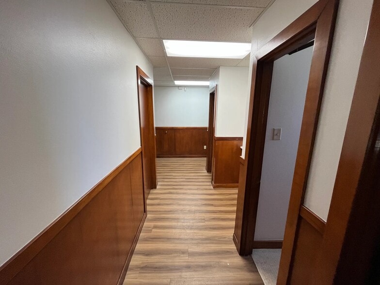 More Photos Of 209 S Pioneer Dr, Abilene Flex For Lease