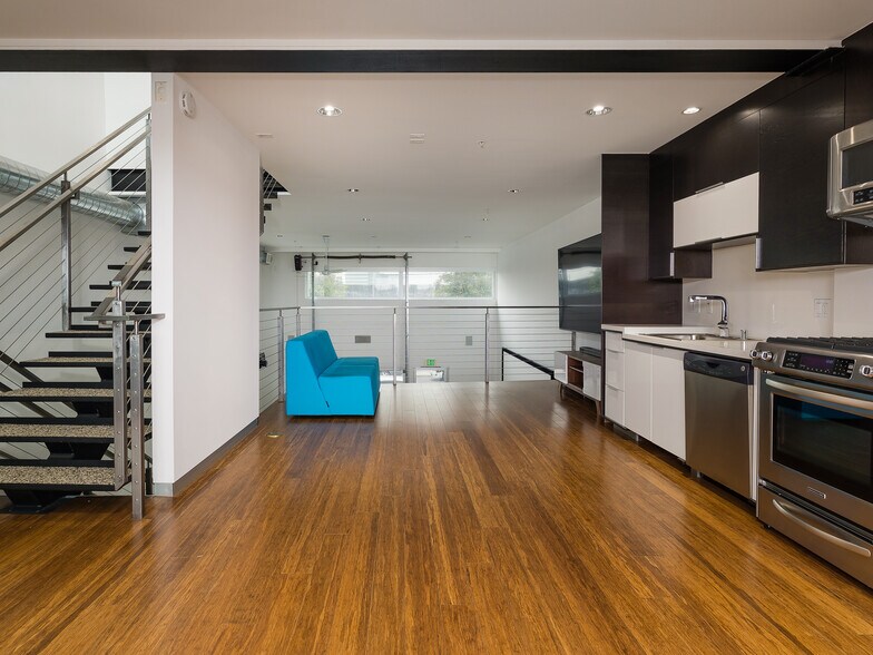 More Photos Of 215-237 California St, El Segundo Loft Creative Space For Sale