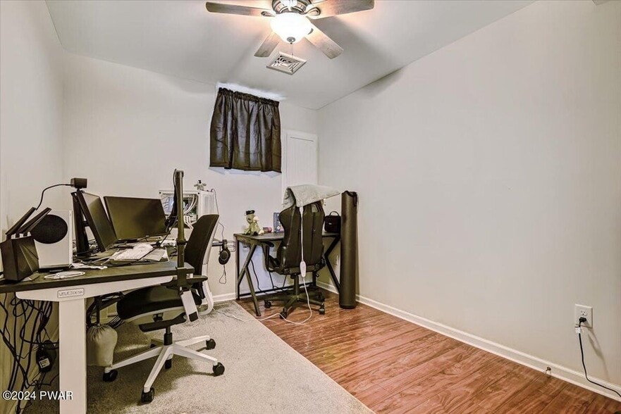 More Photos Of 186 Ledgedale Rd, Lake Ariel Apartments For Sale