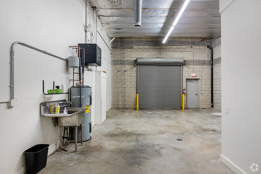 More Photos Of 11837-11845 Teale St, Culver City Warehouse For Lease