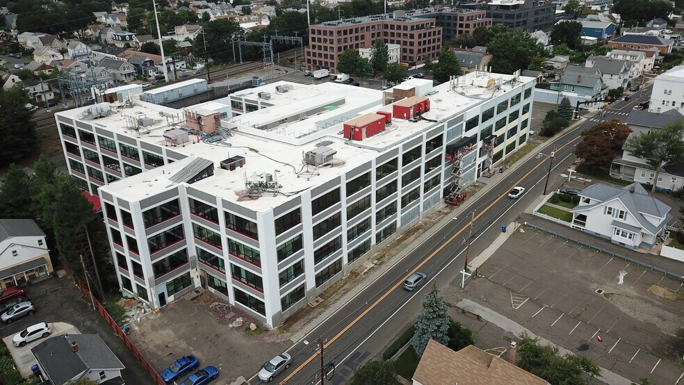 More Photos Of 25 Van Zant St, Norwalk Light Manufacturing For Lease