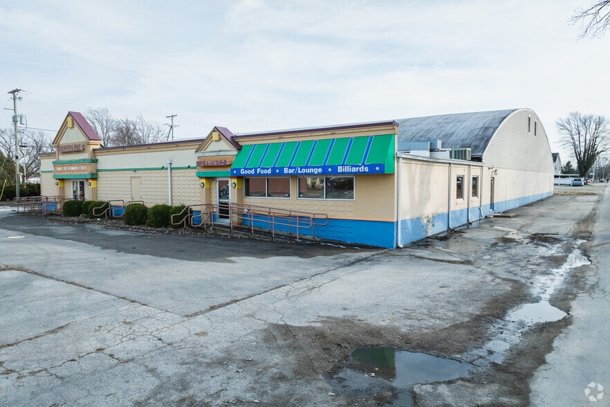 Primary Photo Of 747 Market St, Tiffin Bowling Alley For Sale