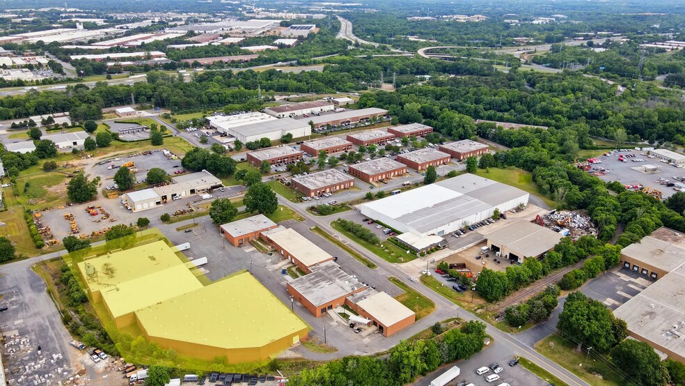More Photos Of 10901 Carpet St, Charlotte Warehouse For Lease