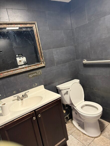 More Photos Of 1919 9th St NW, Washington Storefront For Sale