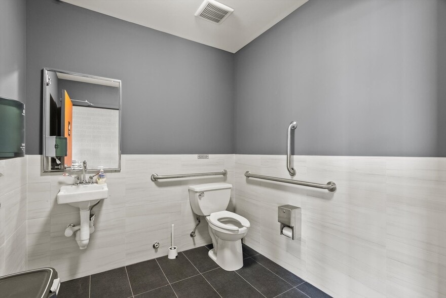 More Photos Of 1414-1440 Bolingbrook Dr, Romeoville Industrial For Sale