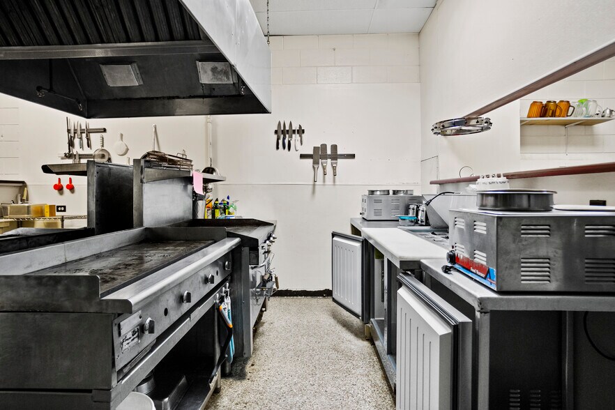 More Photos Of 20737 Central Ave, Blountstown Restaurant For Sale