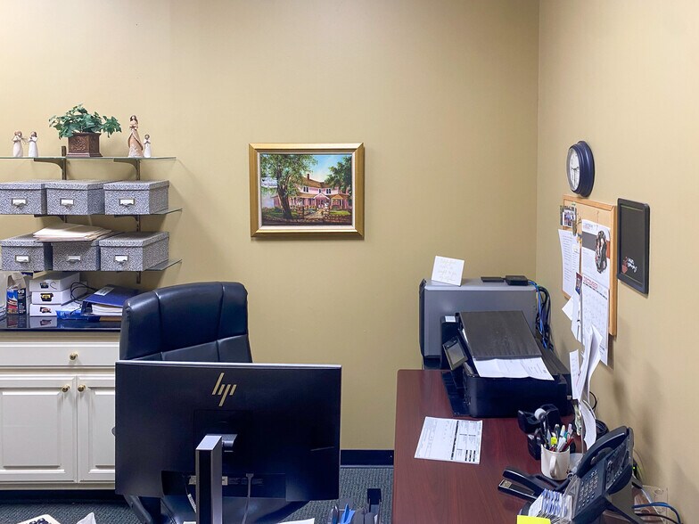 More Photos Of 6805-6835 Cantrell Rd, Little Rock Unknown For Lease