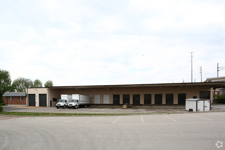 More Photos Of 290 Hanley Industrial Ct, Brentwood Warehouse For Lease