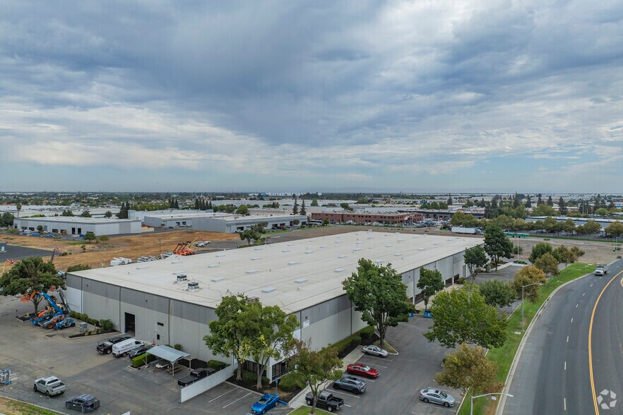 More Photos Of 2610 Lycoming St, Stockton Warehouse For Lease