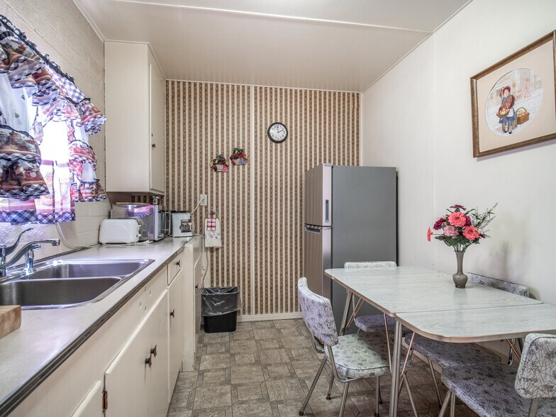 More Photos Of 106705 US Highway 395, Coleville Hotel For Sale