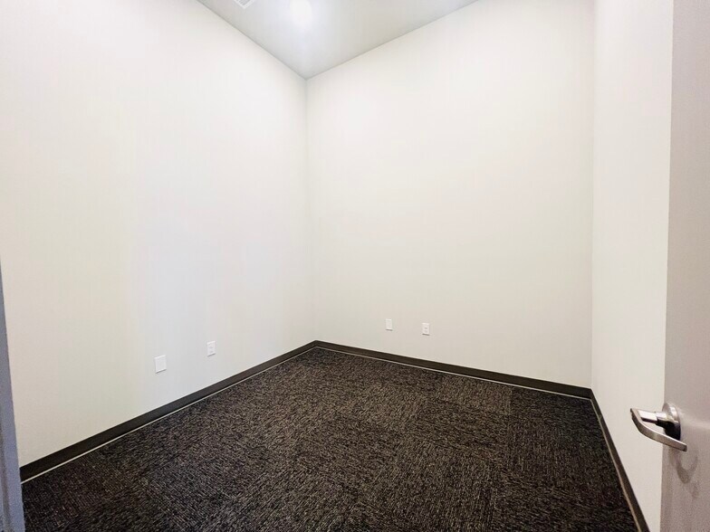 More Photos Of 525 Shiloh Rd, Plano Medical For Lease