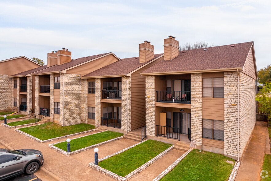 More Photos Of 401 E Pearl St, Granbury Apartments For Sale