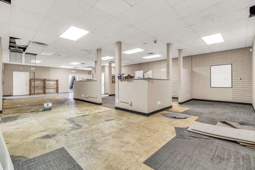 More Photos Of 78 W Ray Rd, Chandler Convenience Store For Lease