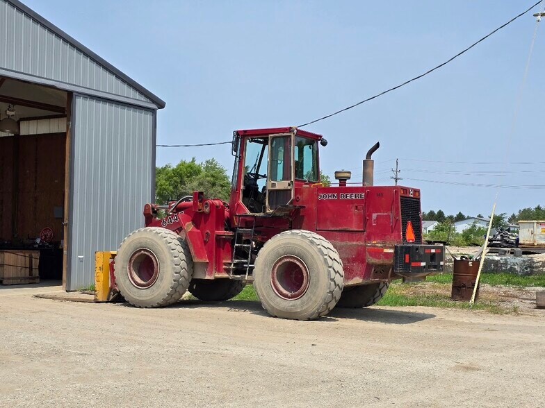 More Photos Of 808 W Walnut St, Fairbury Industrial For Sale