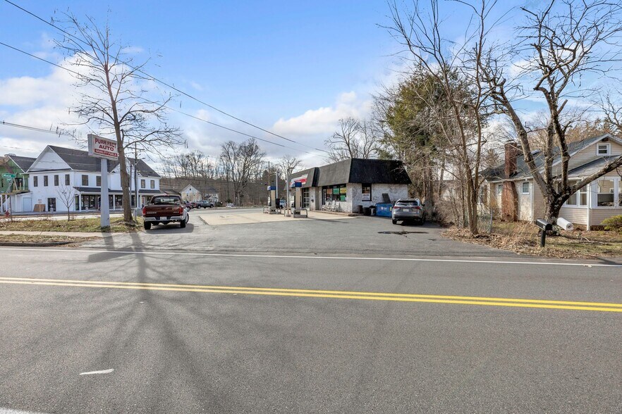 More Photos Of 467 Main St, Wilbraham Service Station For Sale