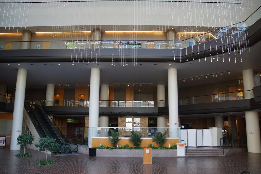 More Photos Of 21 E 5th St, Cincinnati Hotel For Lease