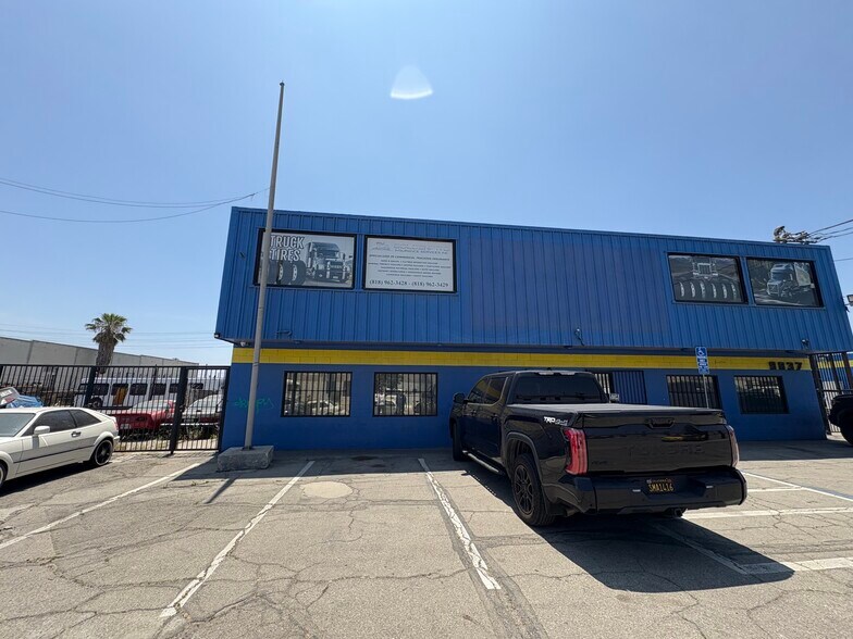 Primary Photo Of 9837 Glenoaks Blvd, Sun Valley Warehouse For Lease