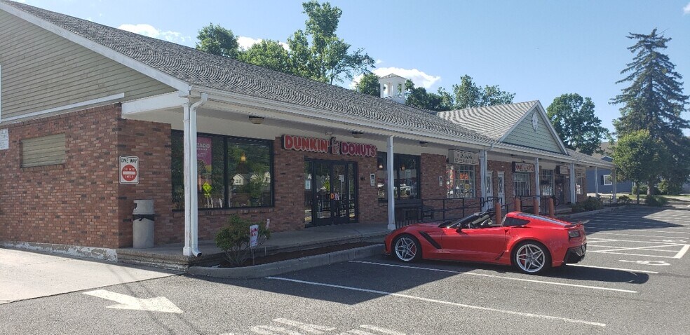 More Photos Of 782 Federal Rd, Brookfield Unknown For Lease