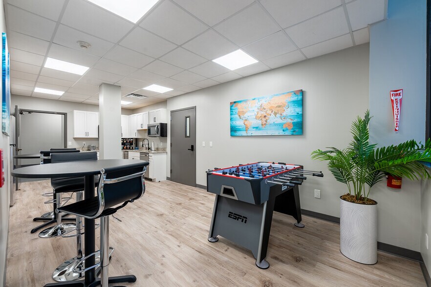 More Photos Of 2081 SE Ocean Blvd, Stuart Office For Sale