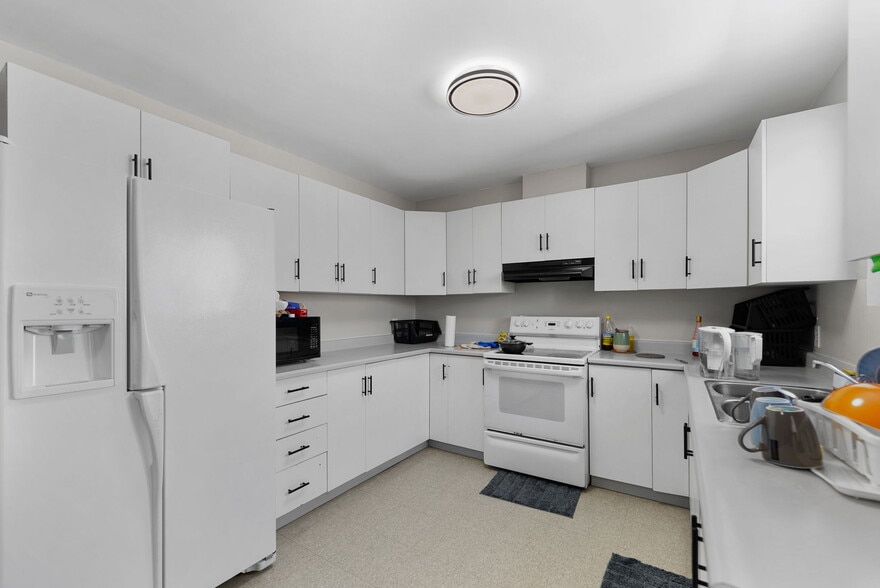 More Photos Of 29 Laren St, Wahnapitae Apartments For Sale