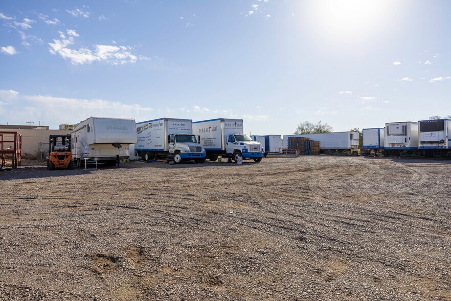 More Photos Of 655 W Cottonwood Ln, Casa Grande Showroom For Sale