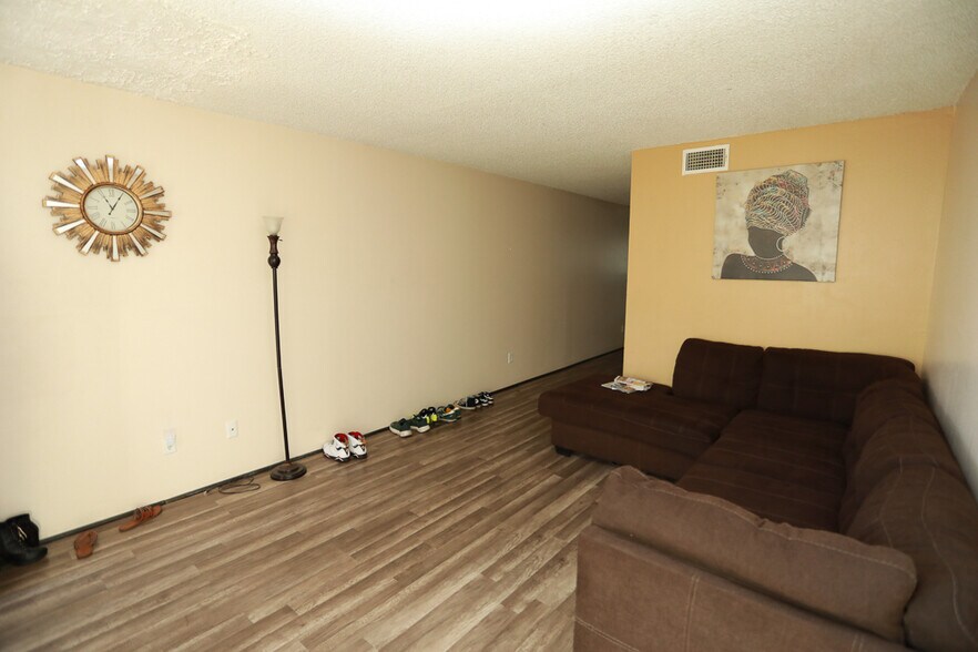 More Photos Of 241 W Philadelphia Ave, Las Vegas Apartments For Sale