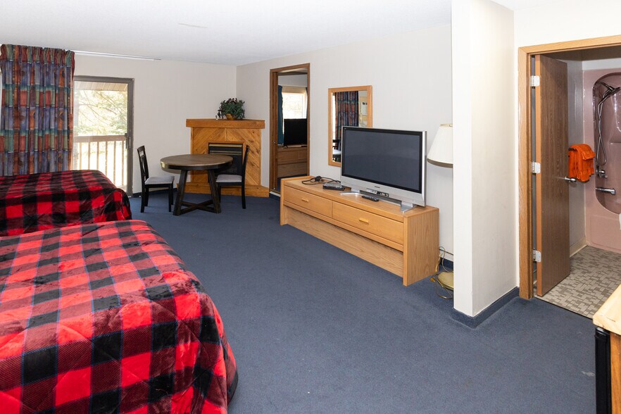 More Photos Of 9966 N State Road 27, Hayward Hotel For Sale