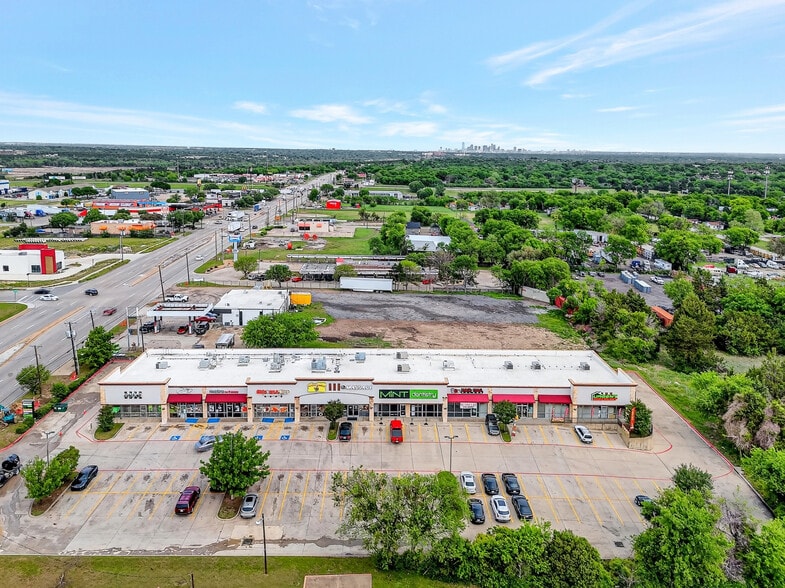 More Photos Of 8702 S Lancaster Rd, Dallas Freestanding For Sale