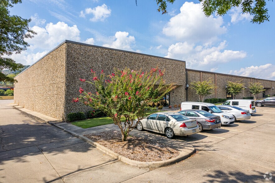 More Photos Of 2201 Brookwood Dr, Little Rock Light Distribution For Lease