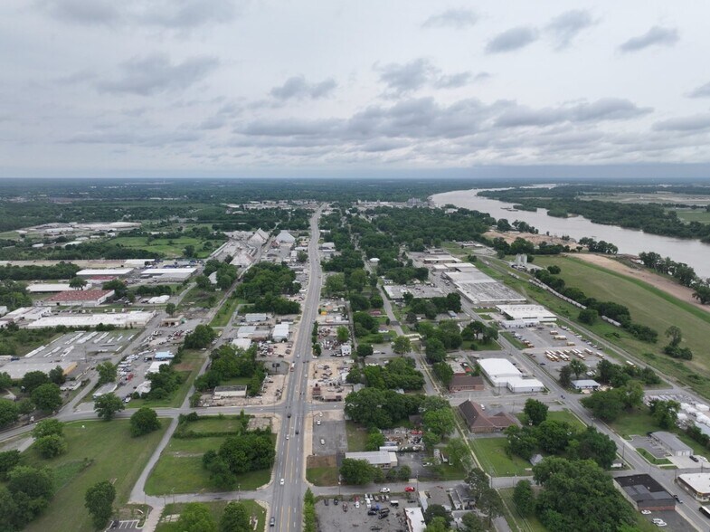 More Photos Of 208 Beech St, North Little Rock Office For Sale