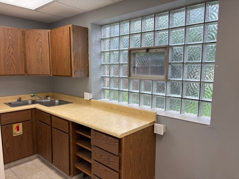 More Photos Of 1616 Cloquet Ave, Cloquet Medical For Sale