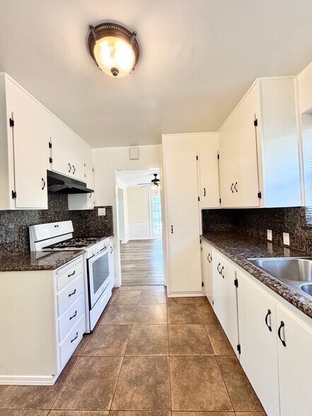 More Photos Of 953 E Carson St, Long Beach Apartments For Sale