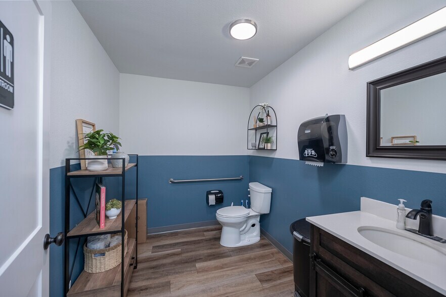 More Photos Of 830 Sharon Ave E, Moses Lake Office For Sale
