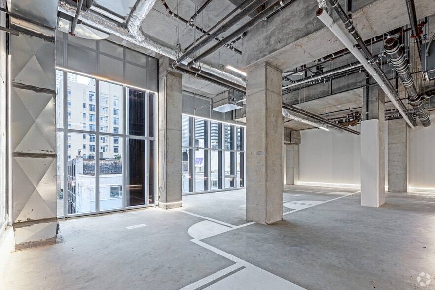 More Photos Of 599 Yonge St, Toronto Apartments For Sale