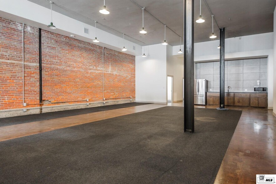 More Photos Of 217 Desiard St, Monroe Storefront For Lease