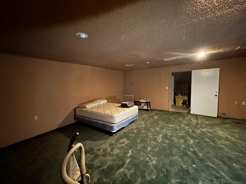 More Photos Of 10411 S US Highway 79, Palestine Warehouse For Sale