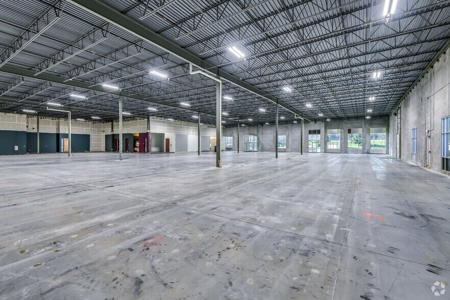 More Photos Of W233N2095 Ridgeview Pky, Waukesha Warehouse For Lease