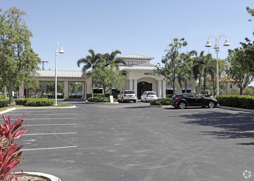 More Photos Of 301 N Federal Hwy, Pompano Beach Storefront Retail Office For Sale